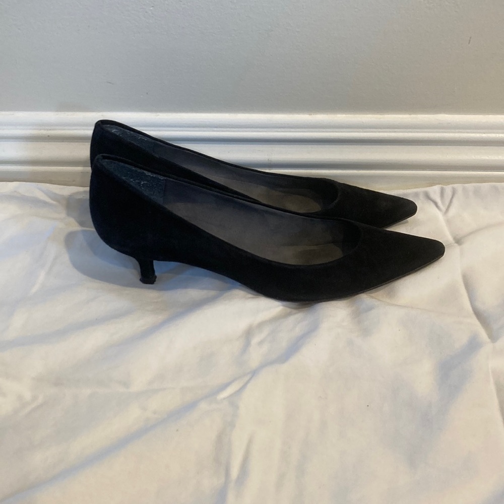 Stuart Weitzman Kitten Heel, Size 8.5 - image 2